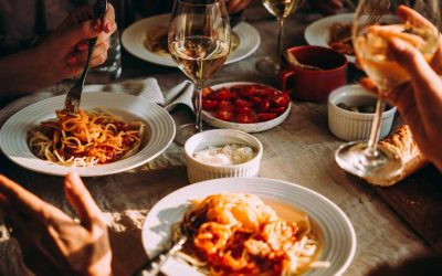 Come gestire l’ansia del cibo durante cene con amici e colleghi